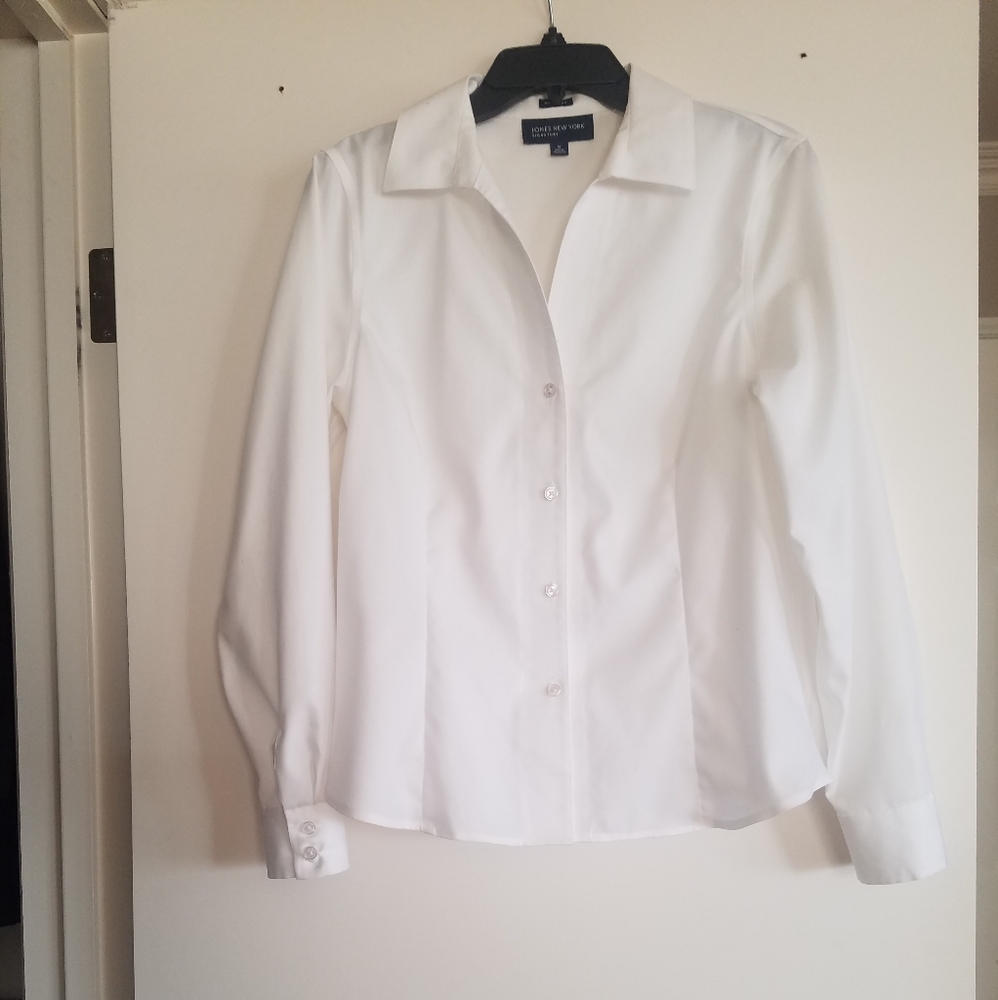 White long sleeve white blouse.